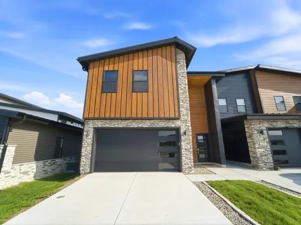 278 Sawgrass Dr, Crown Point, IN 46307