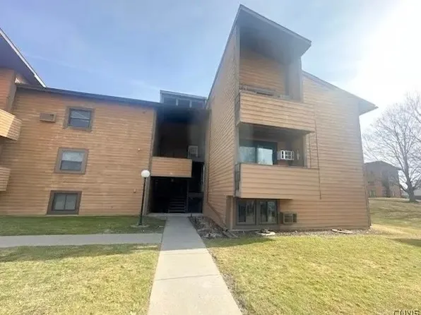 555 Village Blvd N, Baldwinsville, NY 13027