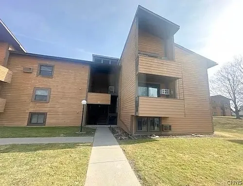 555 Village Blvd N Photo 1
