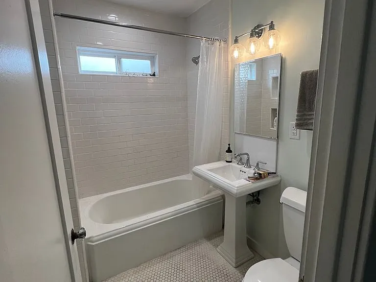 2111 Meade Ave — Photo 4