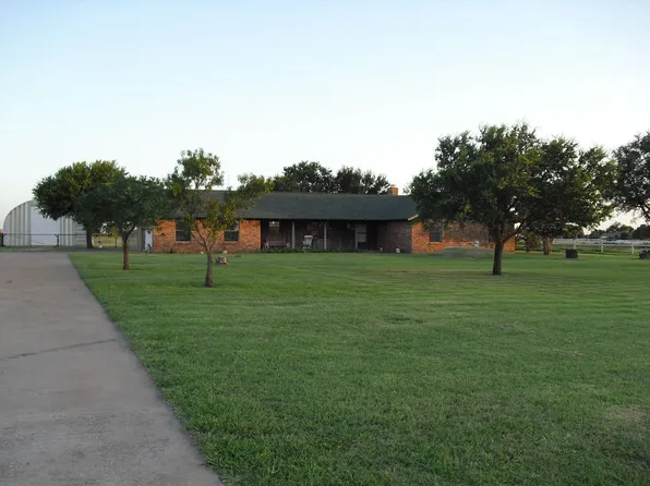 2627 Fm 367 E, Iowa Park, TX 76367