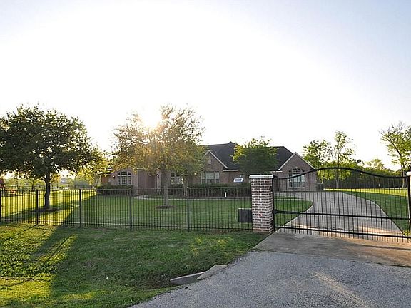 3rd image of 3806 Emerald Lake Dr