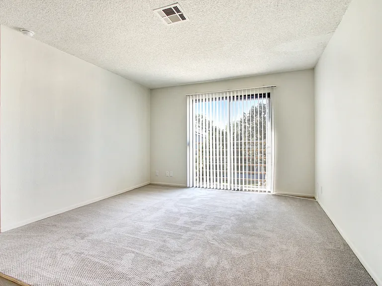 11325 Morrison St — Photo 35