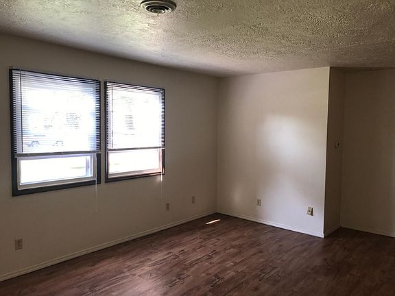 3160 Apt #1 Living Room