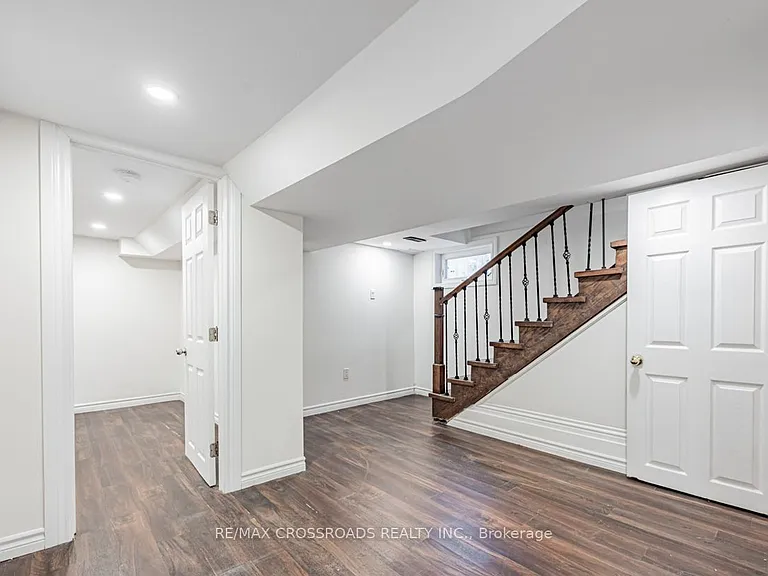 111 Elgin St W — Photo 5