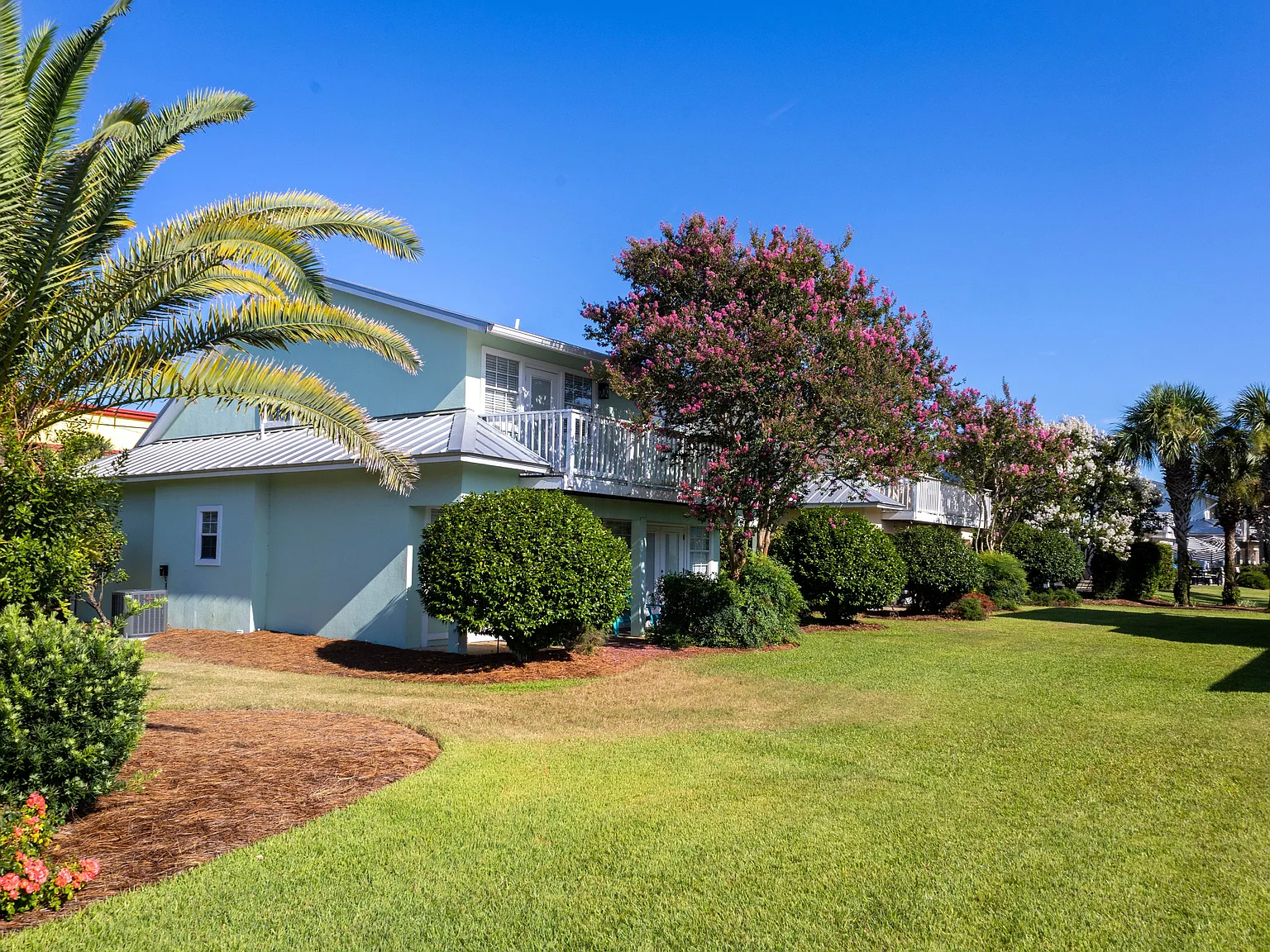 3 bed, 2.0 bath, 1700 sqft, $5,500 — Photo 4