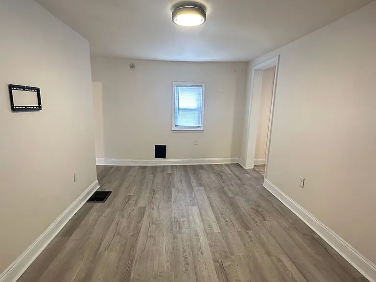 448 Vernon St — Photo 3