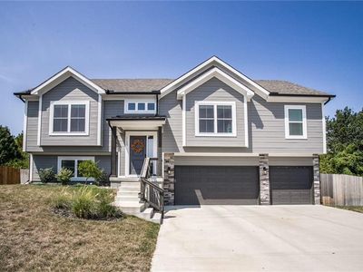 1120 NW Aspen Ct, Grain Valley, MO, 64029