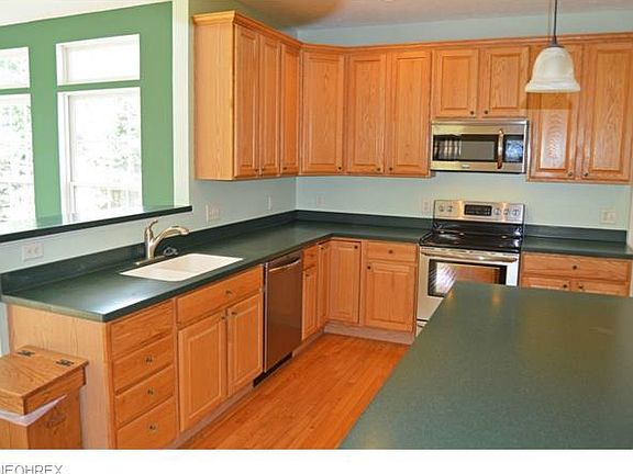 4th image of 16372 Selby Cir