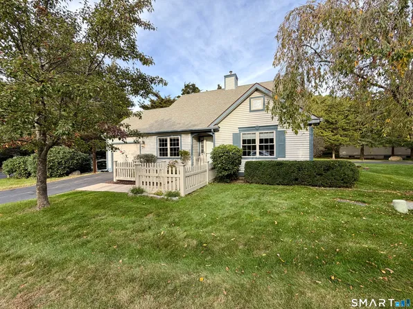 2 Meetinghouse Lane, East Lyme, CT 06357