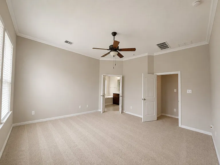 5724 Silverton Ave — Photo 10