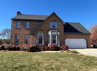 3202 Stonypointe Dr, Greensboro, NC 27406