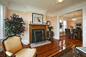 :: 1039 Broderick St.