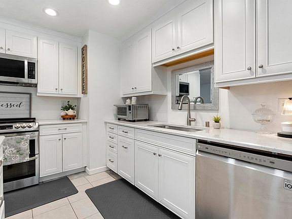 5th image of 105 Mason Ct