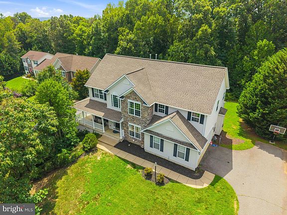 3rd image of 6 Towering Oaks Dr