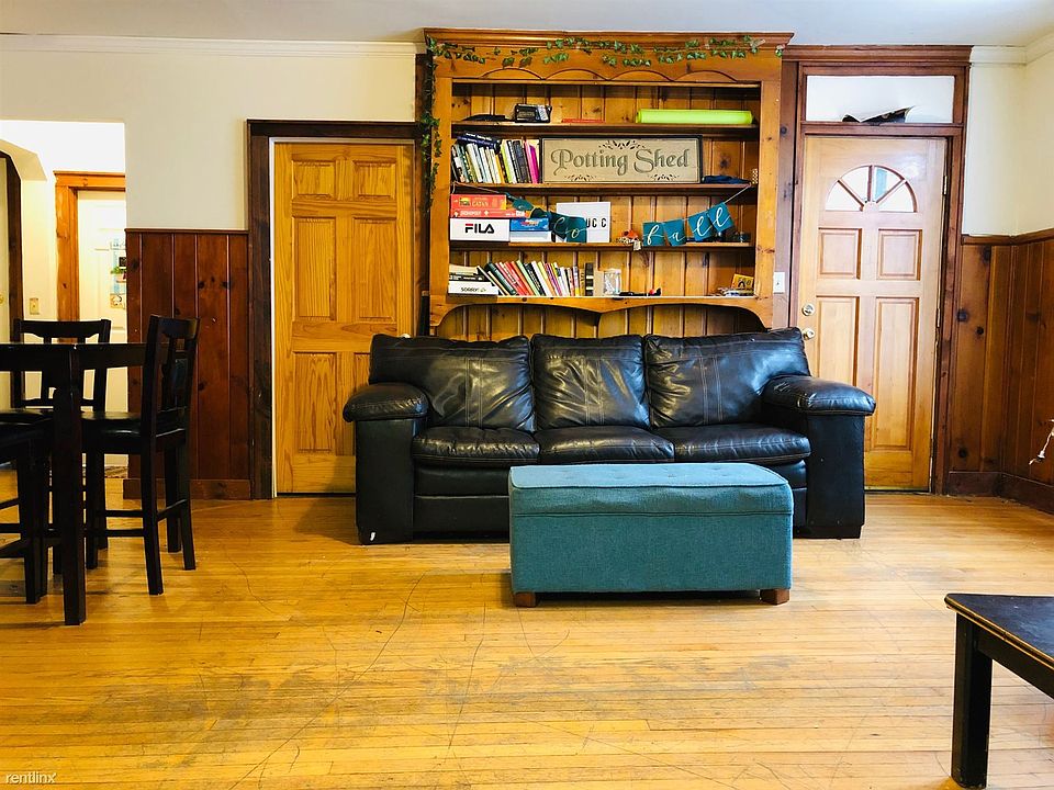 UNIT 1 - LIVING ROOM