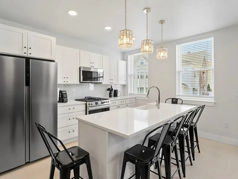 161 Broadway #2R — Photo 2