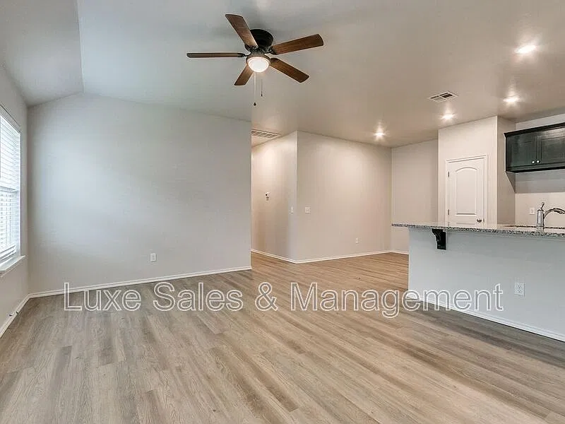 3 bed, 2.0 bath, 1200 sqft, $1,495 — Photo 3