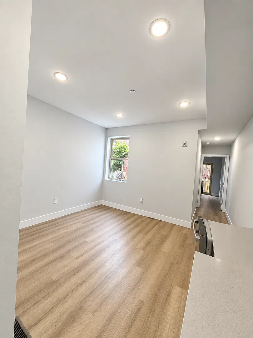 3259 N 13th St — Photo 3