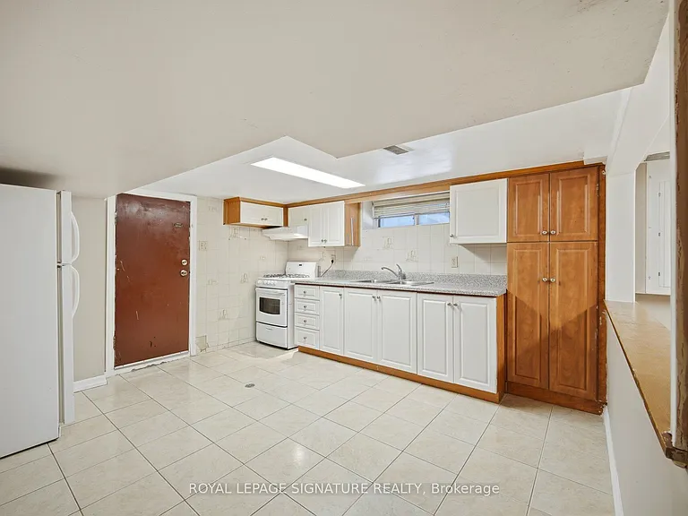 2000 Dufferin St #2 — Photo 10