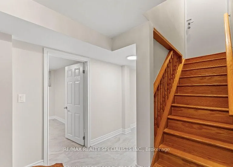 88 Showboat Cres #BSMNT — Photo 2