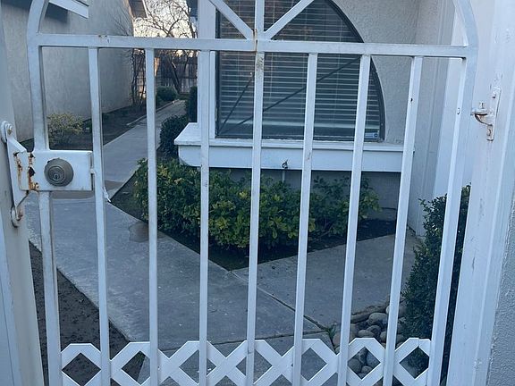 3rd image of 1537 E Vassar Dr