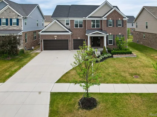 51040 Woodford Dr, Canton, MI 48188