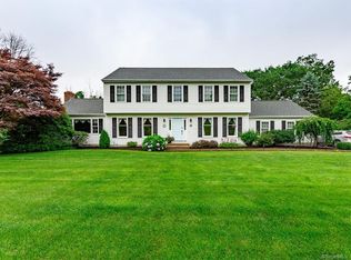 4 Wedgewood Dr, New Milford, CT 06776