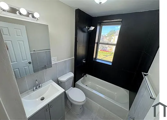 28 Wainwright St #2 — Photo 7