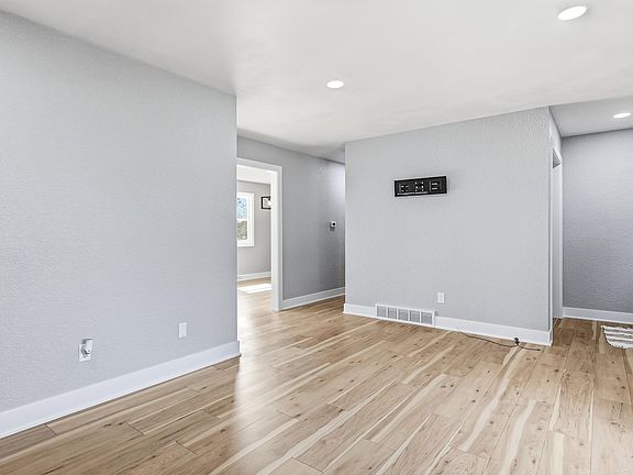 4th image of 1662 Alpha Ave