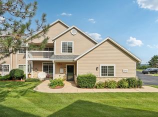 1040 River Place Blvd UNIT 4, Waukesha, WI 53189