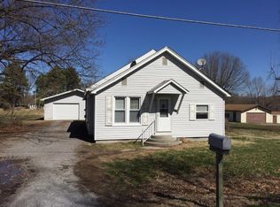 104 Taylor Ave, Carterville, IL 62918