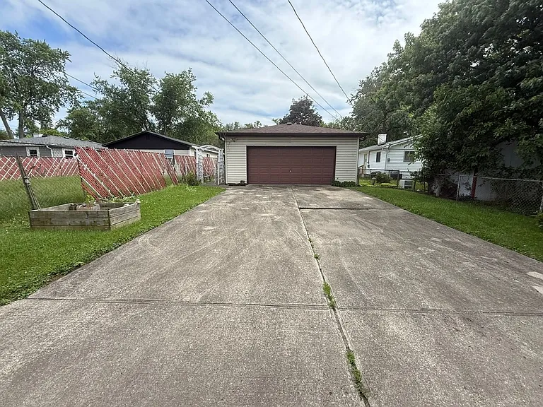 3702 Hoyt Ave — Photo 17
