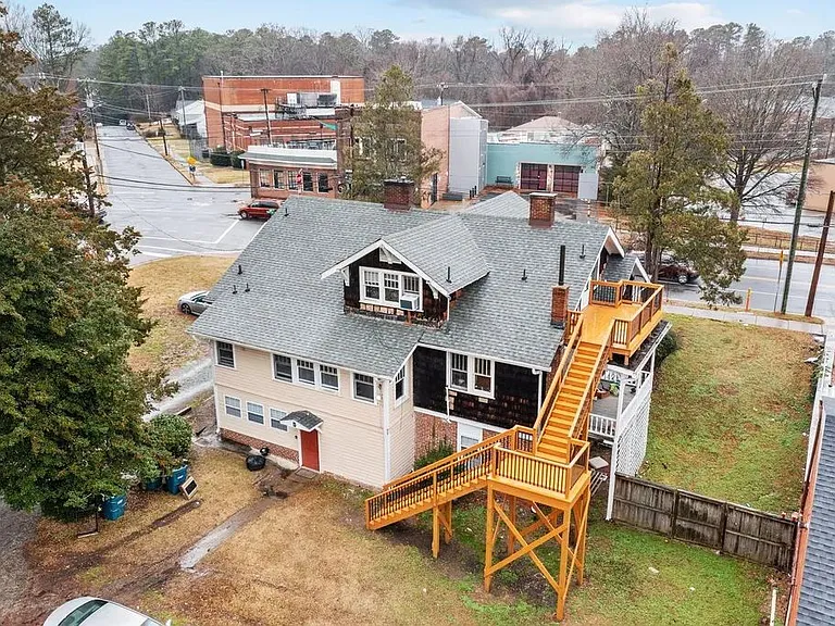 2021 Chapel Hill Rd #C — Photo 15