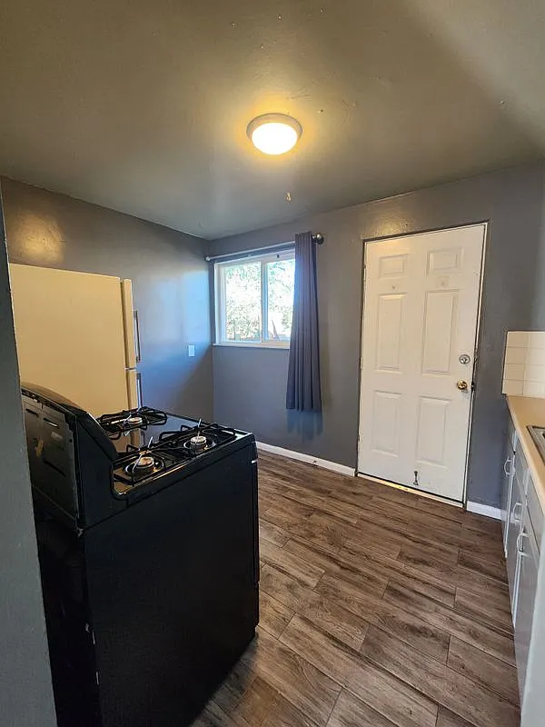 1 bed, 1.0 bath, 550 sqft, $1,200 — Photo 4