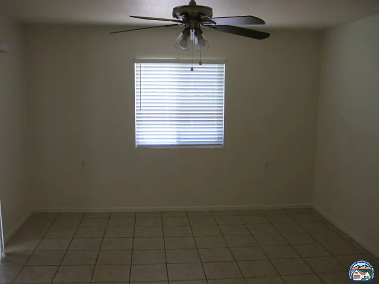 1661 Yucca Dr — Photo 4
