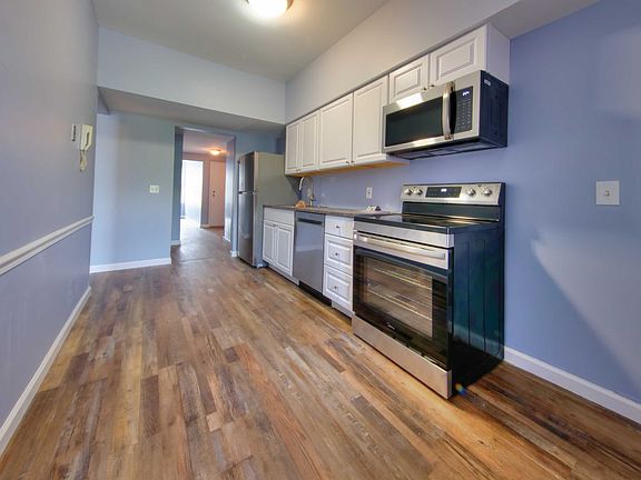 2nd image of 5529 Pershing Ave APT 21