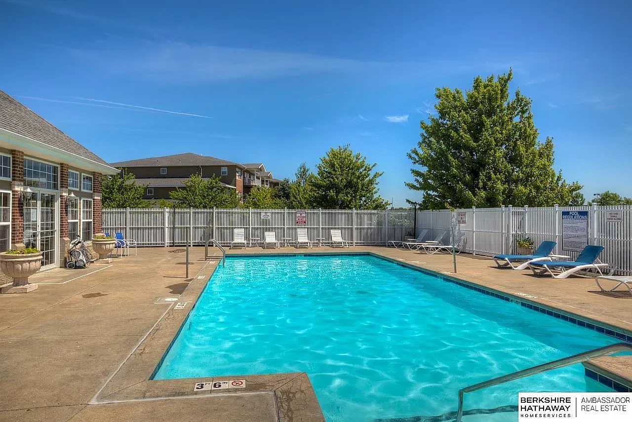 1 bed, 937 sqft, $1,300 — Photo 1