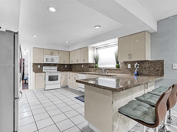 3rd image of 8910 SW 108th Circle Ct