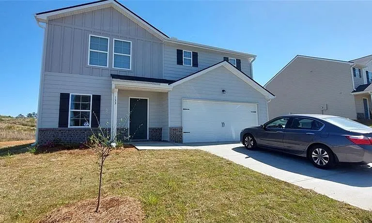 133 Oxford Ln — Photo 5