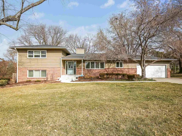 8736 Hickory St, Omaha, NE 68124