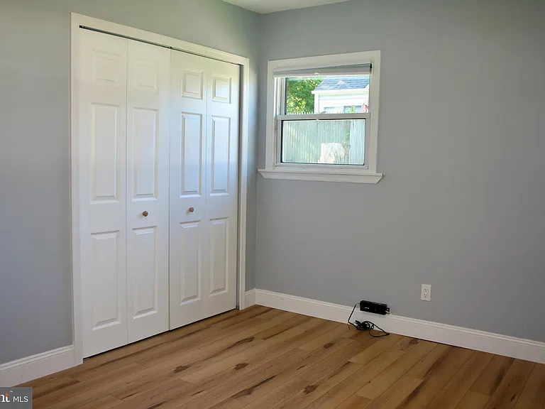 124 Stratford Ave — Photo 14