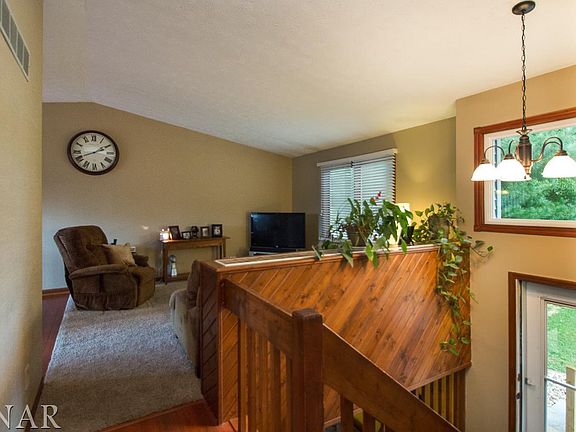 4th image of 2015 Woodhavens Dr