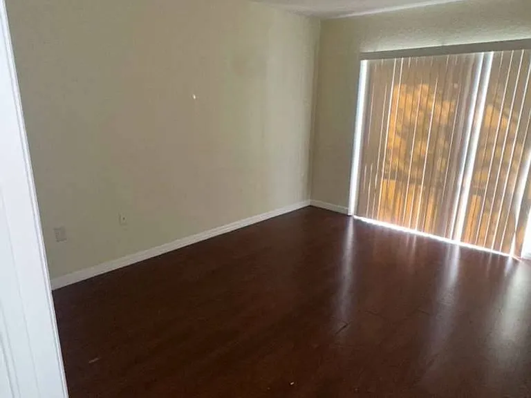 825 SW 6th Pl — Photo 4