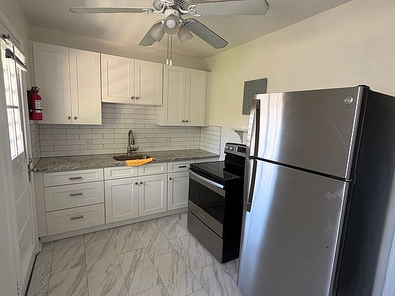 2nd image of 916 SW 8th Ave APT 3