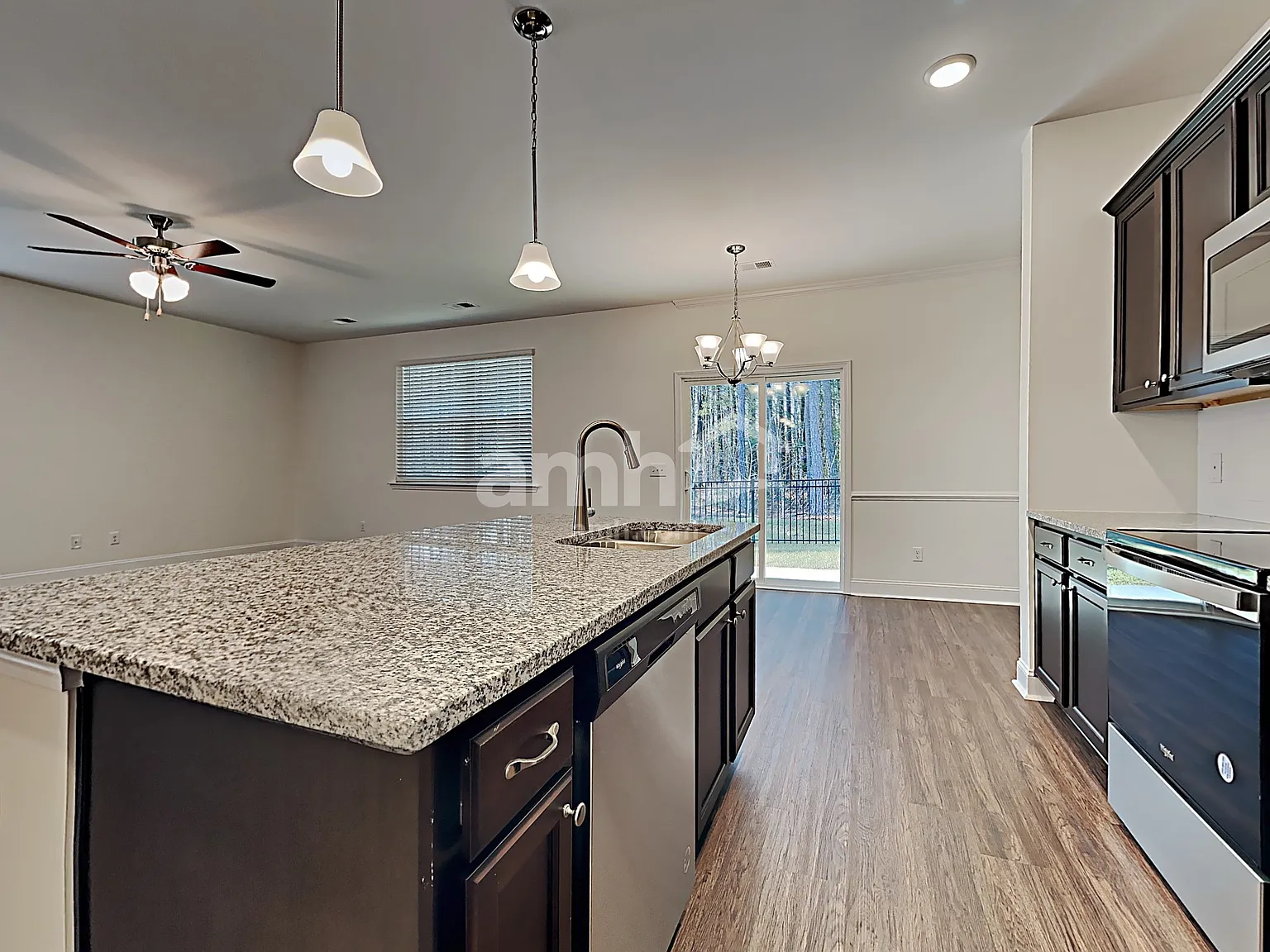 4 bed, 2.5 bath, 1888 sqft, $2,415 — Photo 3
