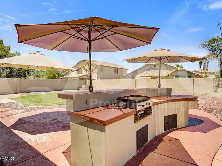 1674 E Aloe Pl — Photo 16
