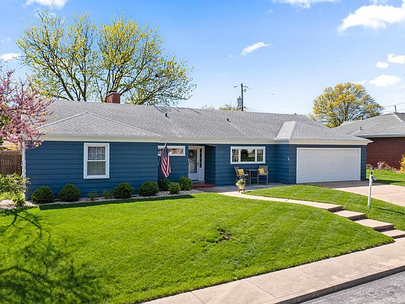 5th image of 3823 N Evergreen Ct