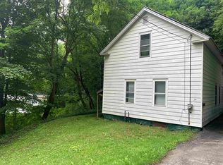 34 Hall St, Barre, VT 05641