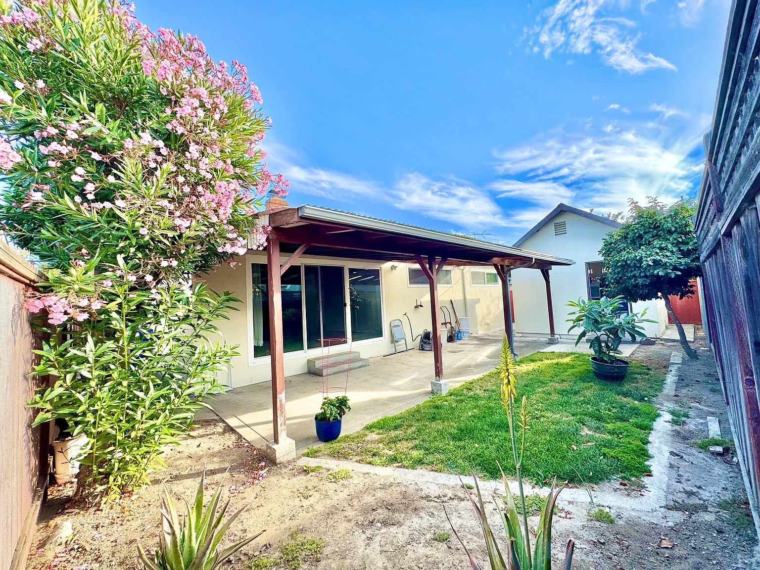 3 bed, 1200 sqft, $3,200 — Photo 3